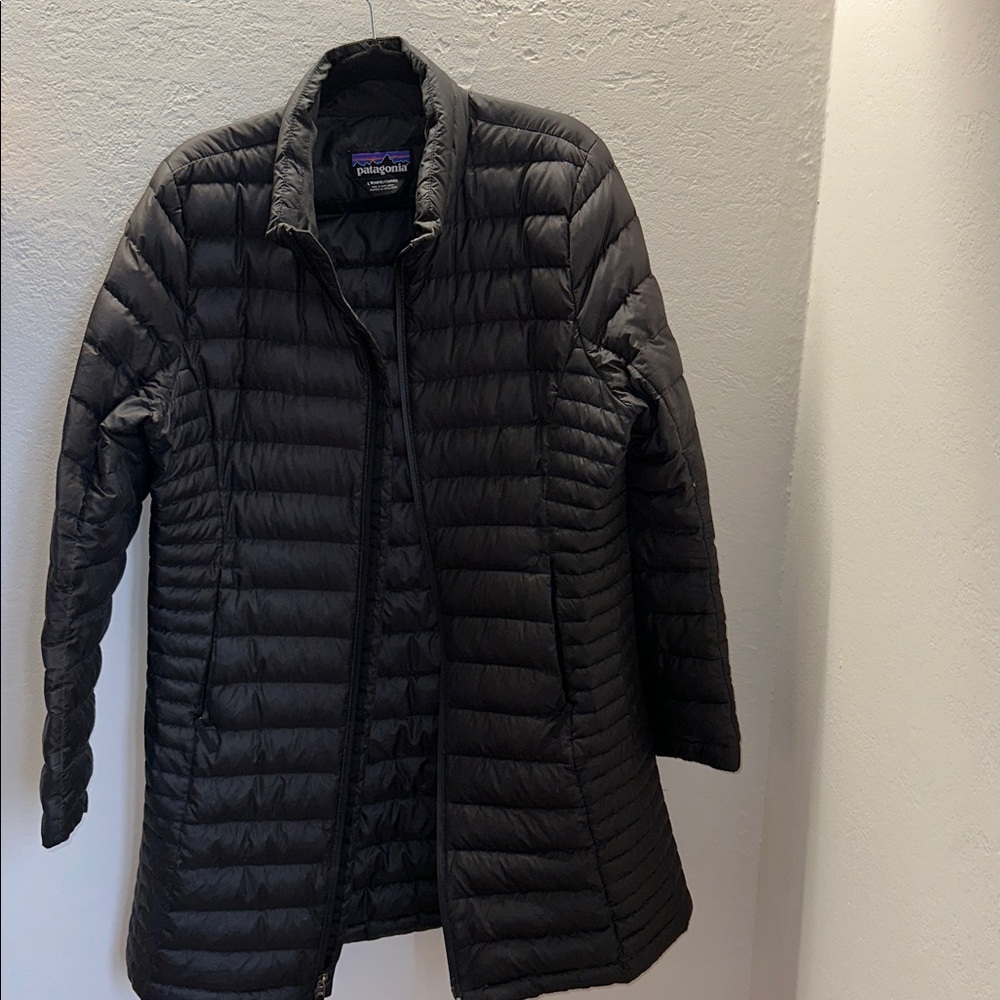 Patagonia Women's black Puffer Coat - Picture 7 of 7